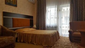 Фото номера Пятиместный стандартный номер Гостиница Энигма г. Николаевка 2