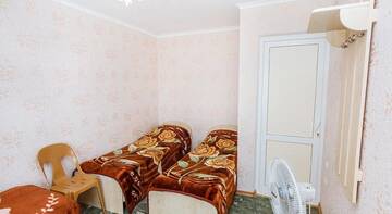 Фото номера Трехместный номер &quot;Комфорт&quot; Гостевой дом Green House г. Николаевка 2