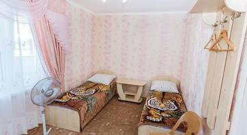 Фото номера Двухместный номер с 1 кроватью и балконом Гостевой дом Green House г. Николаевка 4