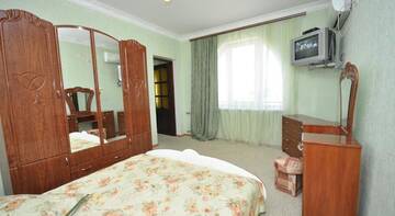 Фото номера Люкс с 2 спальнями Гостевой дом Dolphin Cottage г. Николаевка 4