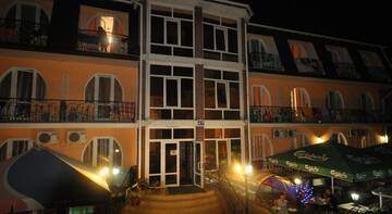 Фото Гостевой дом Dolphin Cottage г. Николаевка 3