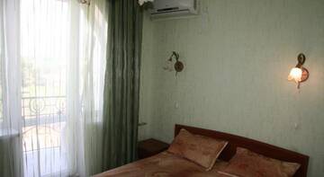 Фото номера Стандартный двухместный номер с 1 кроватью Гостевой дом Dolphin Cottage г. Николаевка 2