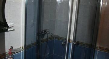 Фото номера Стандартный трехместный номер Гостевой дом Dolphin Cottage г. Николаевка 5