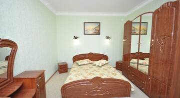 Фото номера Люкс с 2 спальнями Гостевой дом Dolphin Cottage г. Николаевка 2