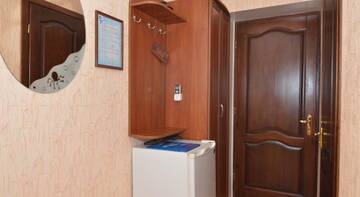 Фото номера Стандартный трехместный номер Гостевой дом Dolphin Cottage г. Николаевка 7