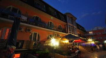 Фото Гостевой дом Dolphin Cottage г. Николаевка 4