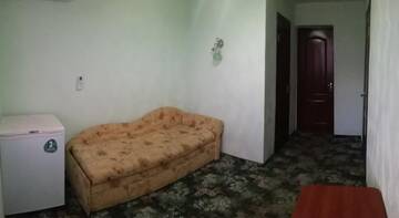 Фото номера Трехместный номер &quot;Комфорт&quot; Гостиница Royall г. Николаевка 8