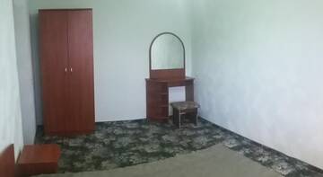Фото номера Трехместный номер &quot;Комфорт&quot; Гостиница Royall г. Николаевка 7